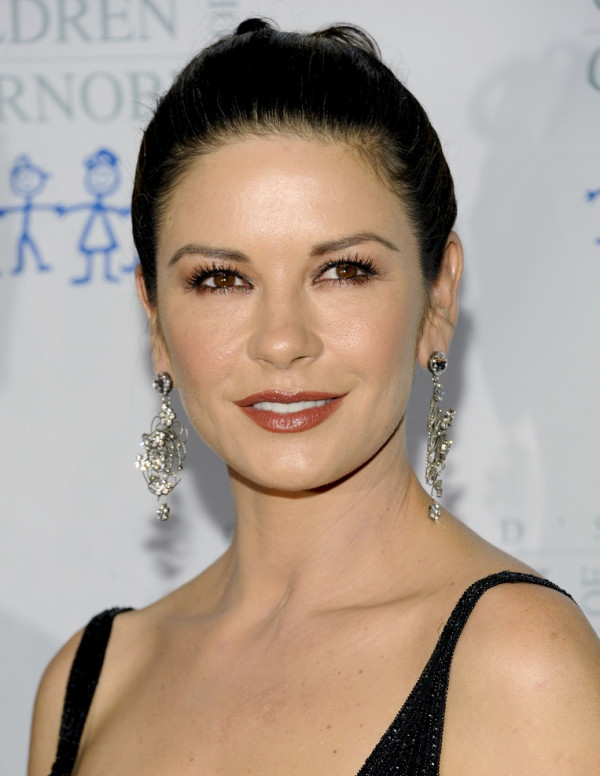 Une Catherine Zeta Jones bien entourée